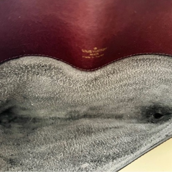 Louis Vuitton taiga document clutch with dustbag- Authentic - Picture 13 of 13